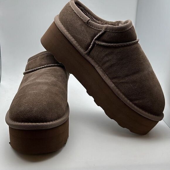 CUSHIONAIRE Women's Genuine Suede Cozy Mule Platform +Memory Foam 8.5 TAUPE - Picture 6 of 7